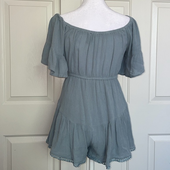 Light blue Romper from Forever 21 fits a size small - Picture 4 of 5